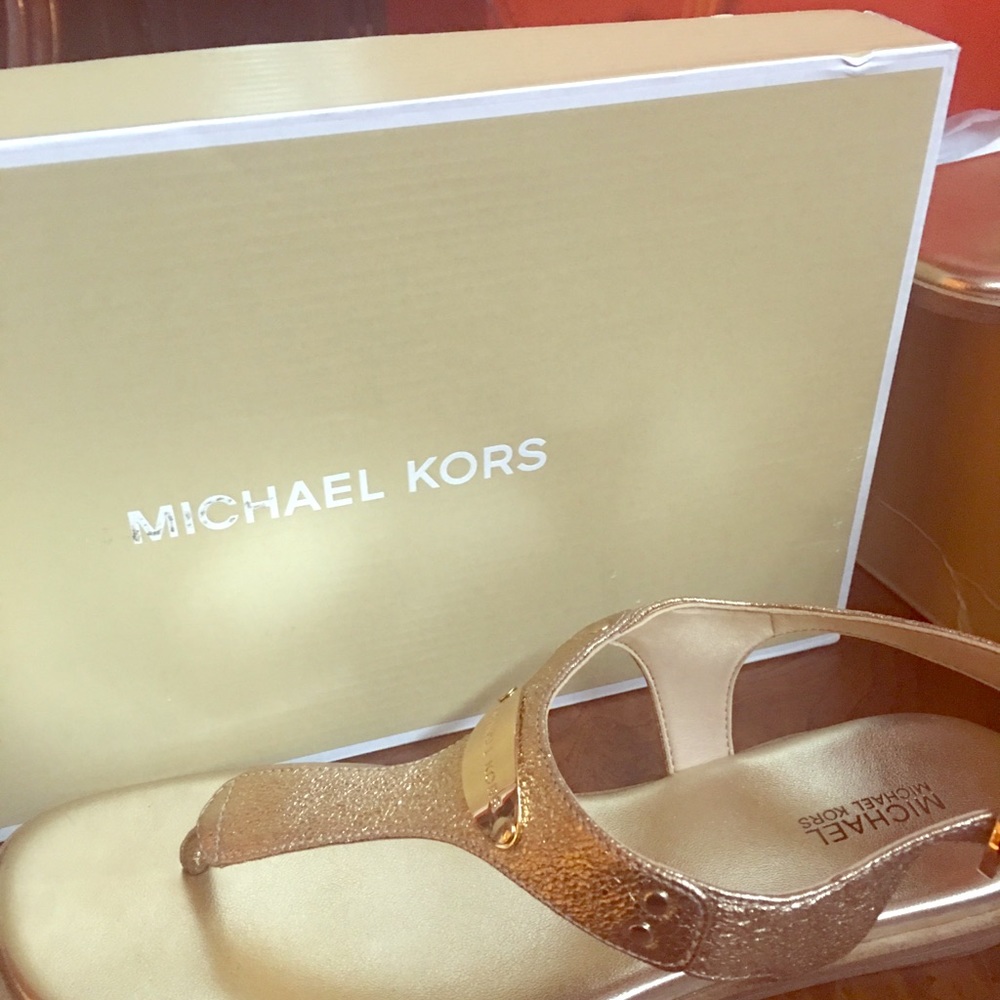 Micheal Kors thong Sandal